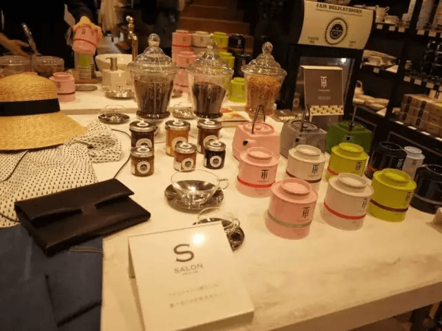 日本時(shí)尚品牌S SALON adam et ropé：健康茶飲、甜點(diǎn)